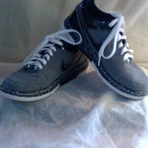 Nike Tennis Shoes - Gray and Black (Size 6Y)